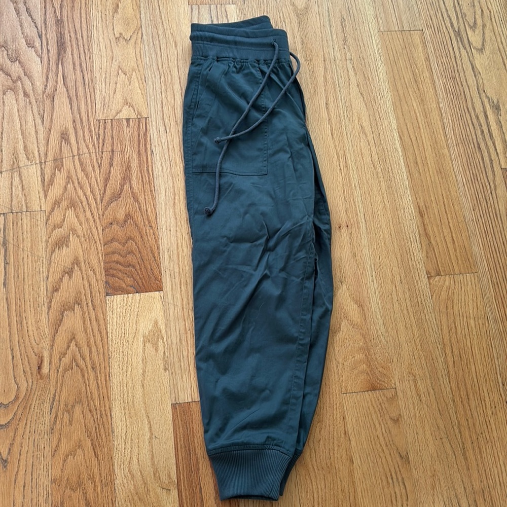 Dark Grey Lou and Grey pants.